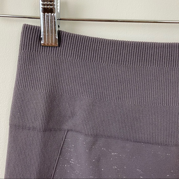 LULULEMON Free to Flow Lavender Cropped Leggings - Picture 6 of 8